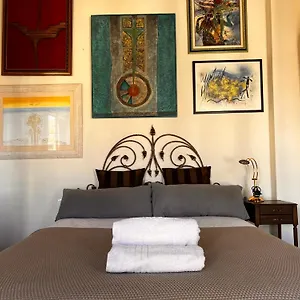 https://luxury-apartments-2-bedrooms-teatro-cervantes-center.es-andalucia.com